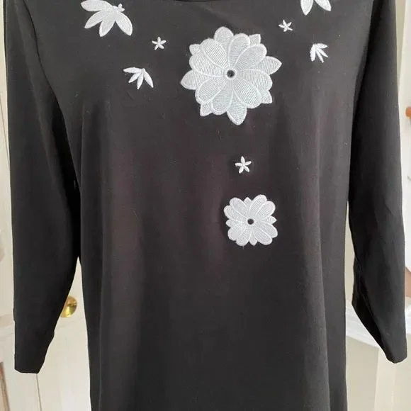 Susan Graver Style Black Top ¾ Length Sleeves Floral Embroidery SZ M - Picture 4 of 10